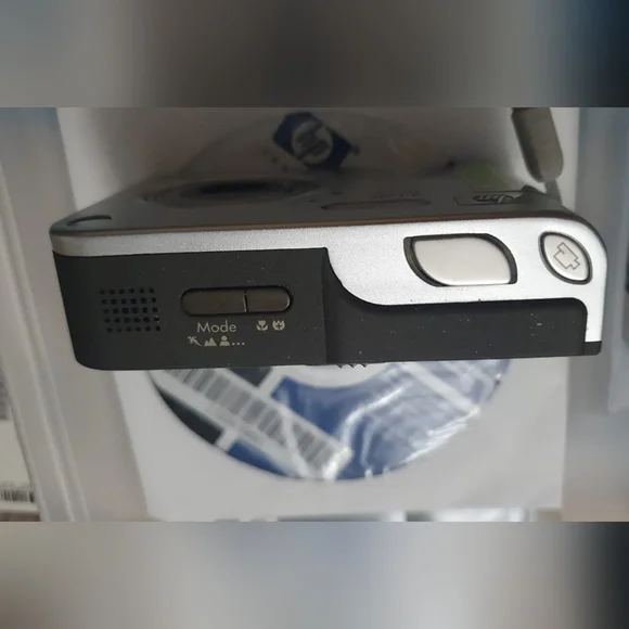 HP PhotoSmart R607 4.1MP Digital Camera (working) - Picture 2 of 6